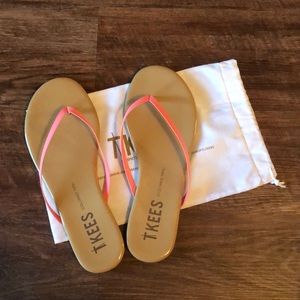 TKEES Sandals